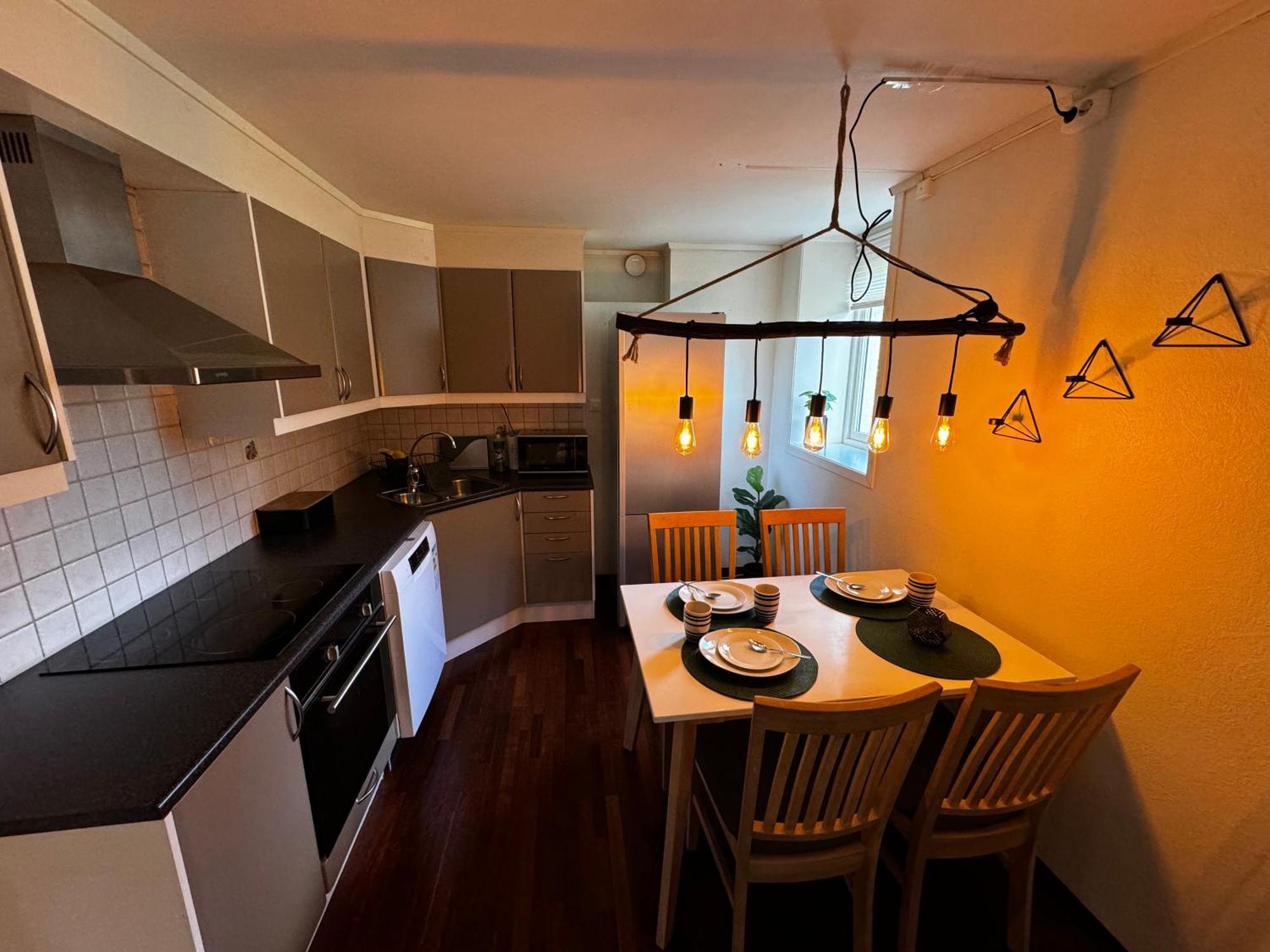 Central, 2 Bedroom, Free Parking Тромсё Экстерьер фото
